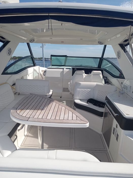 32' 2020 Sea Ray Sundancer - SF